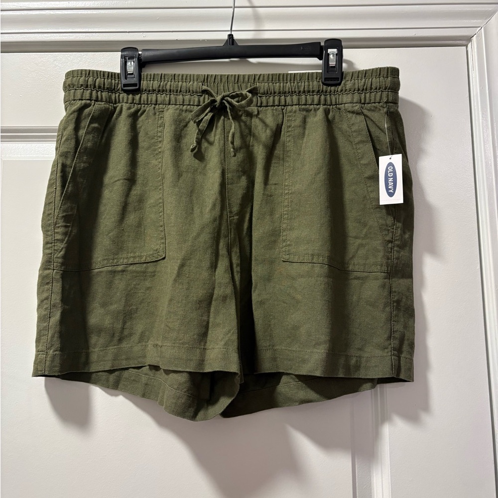 Old Navy High-Waisted Linen-Blend Shorts in an Olive‎ Green